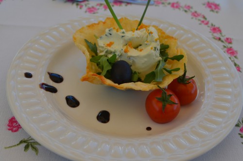 Amuse: Parmezaanse kaas gevuld met sinaasappelroomkaas