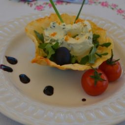 Recept bakjes van Parmezaanse kaas gevuld met sinaasappel-kruidenroomkaas van de vele smaken van Italian Residence