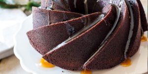 Maak dit heerlijke recept voor een Italiaanse chocolade tulband met rode wijn. Recept van Italian Residence vakantiehuizen agriturismo vaklantie villa Italie