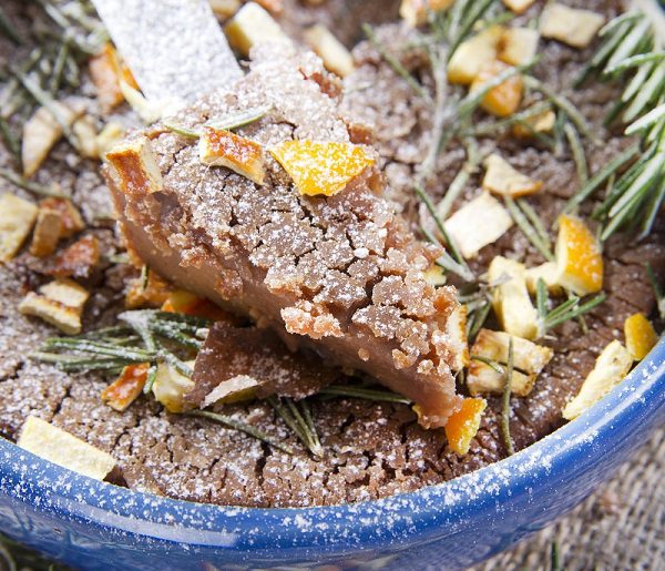 Kastanje taart met kastanje pijnboompitten sinaasappel van de vele smaken van Italian Residence uit de Toscane Garfagnana