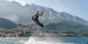 Kite surfen op het gardameer
